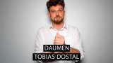 Daumen by Tobias Dostal